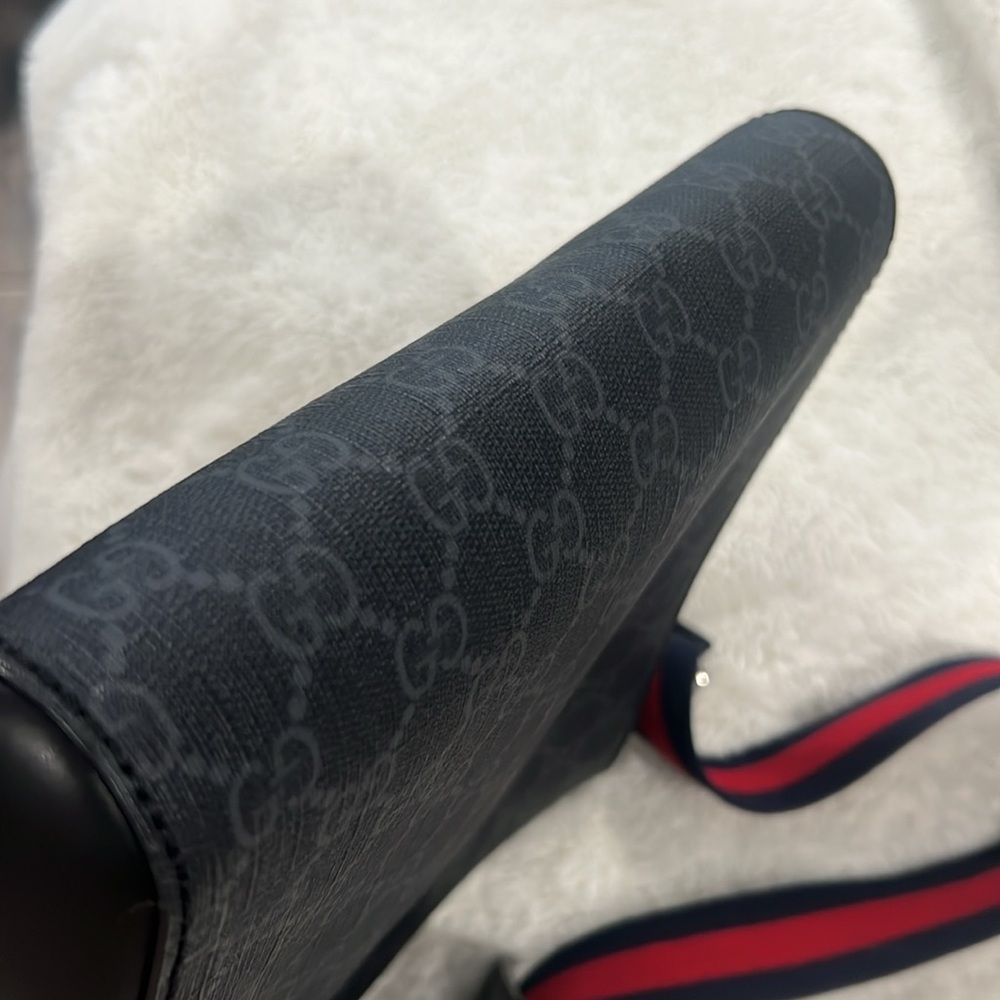 Gucci Black GG Supreme Messenger Bag unisex - Picture 10 of 13